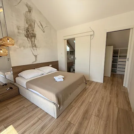 Olira Trogir